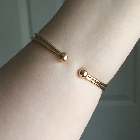 ⚜️[𝟯/$𝟭𝟴]⚜️2 Layered Knot Golden Bangle New - Picture 3 of 5